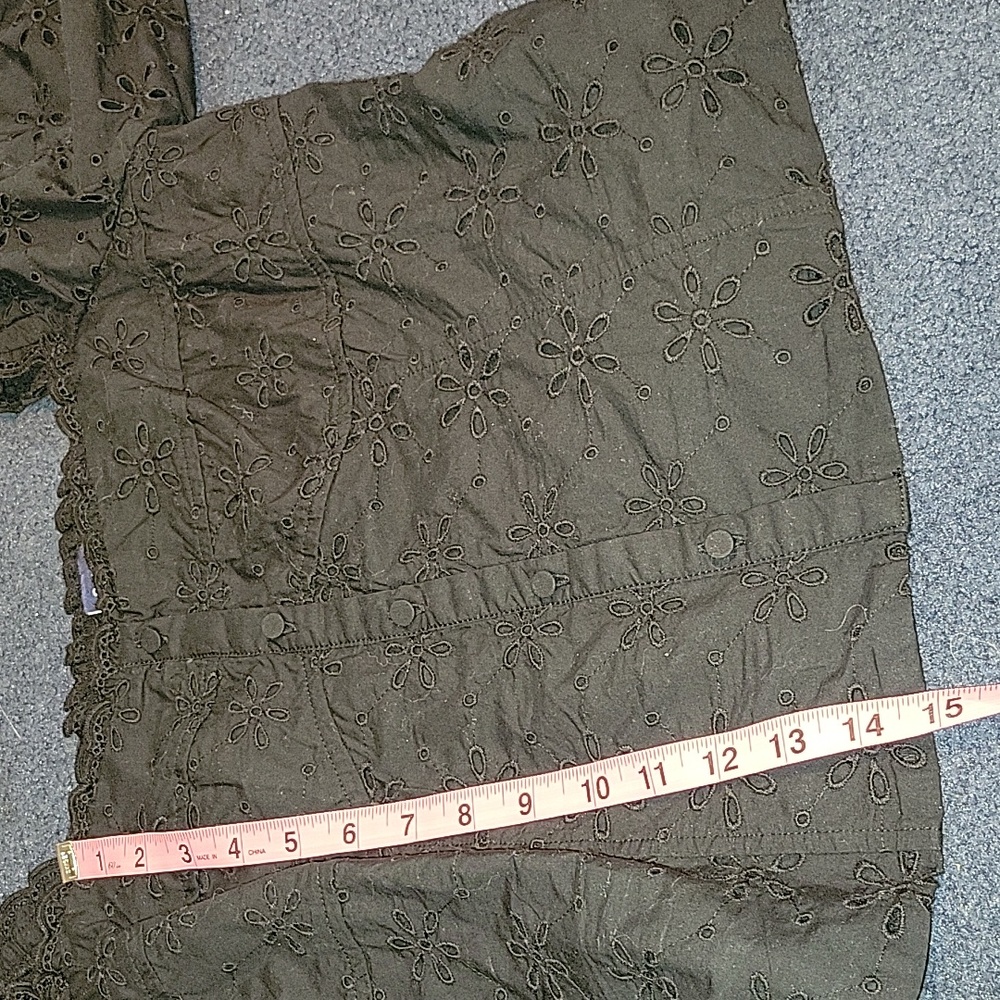 GAP Black Cropped Stretch Top - Picture 8 of 8